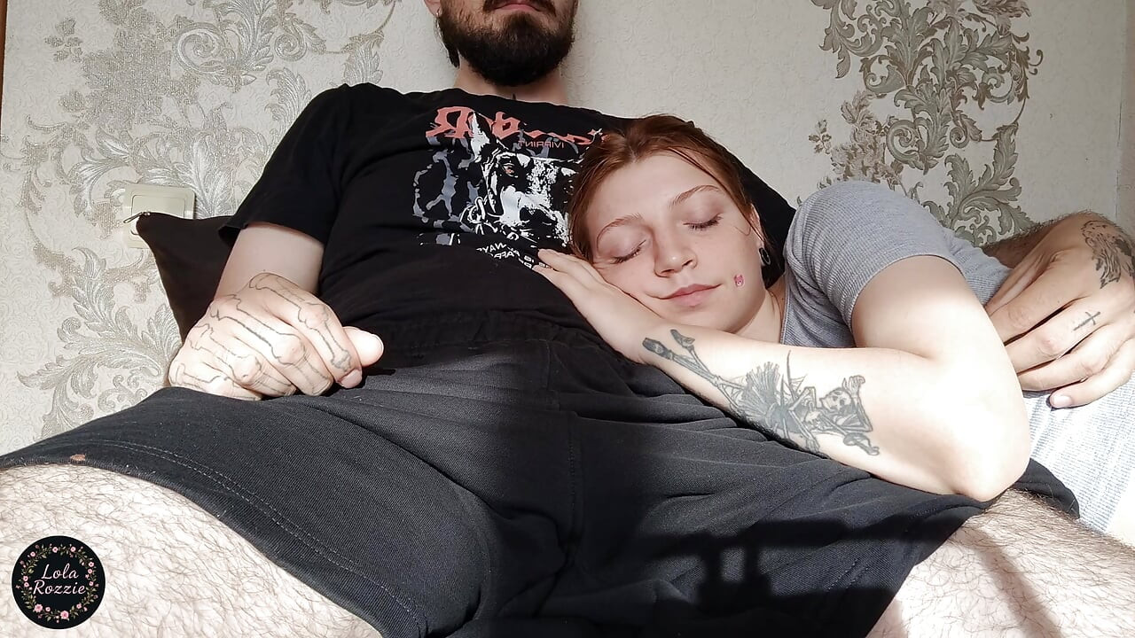 The Girl Dozed Off On Her Boyfriend's Lap And Was Fucked In Her Mouth