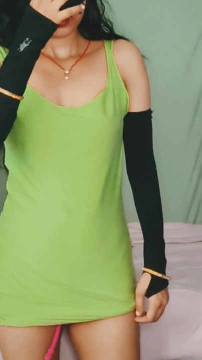 의붓오빠의 자지를 빨고 따먹는 핫한 인도녀 | 클립 1