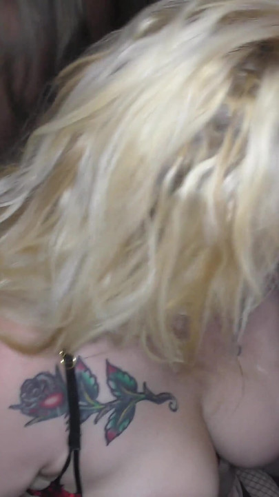 Napaljene dame iz Velike Britanije žele da ugode nekim momcima odjednom