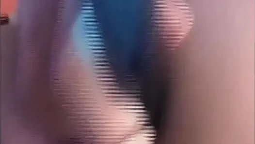 Cewek amatir rambut pirang nyepong kontol pakai dildo warna biru sebelum lanjut ngentot kontolnya
