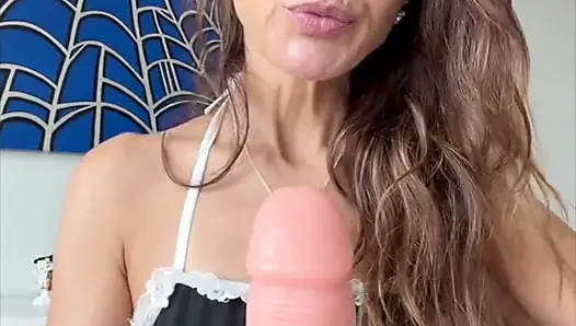 Das perfekte zimmermädchen Angelina schickt ihrem chef eine WICHsanleitung