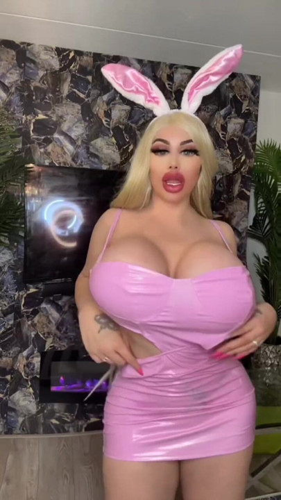 Sexy máma přistižena při masturbaci - synův kamarád pomáhá