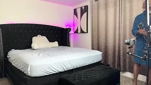 Riley jacobs lagi asik muasin memeknya di balik layar