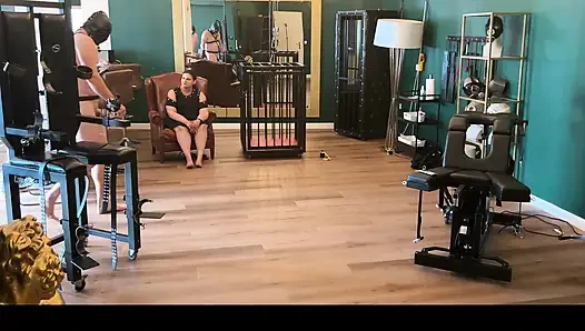 Фетиш лофты с моими 2 рабынями, зона наказания, зона обращения с рабом в клетке и специальный лежак, часть 1-2