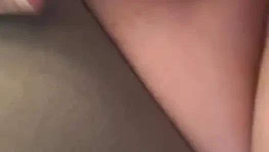 Memek tebal wanita cantik besar memerah dildo tebal yang meregangkan saya.