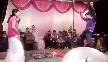 Сцена с горячим танцем