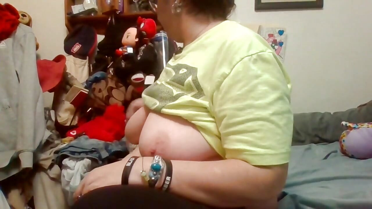 Oil Big Boobs Show Finger Pussy