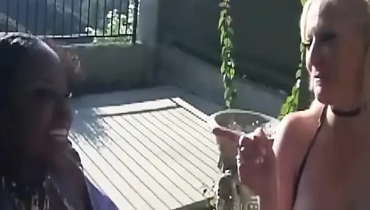 Reife MILfs teilen dicken bbc in sperma durchnässten orgie