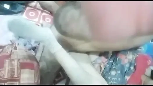 Güzel Hintli teyze erkek arkadaşıyla seks yapıyor!sevimli kız hottexi