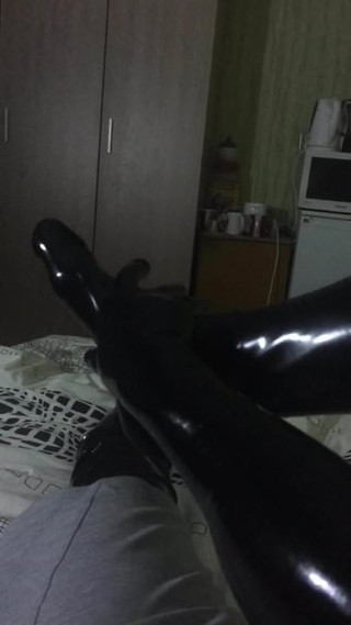 My first even latex video (stockings+gloves)