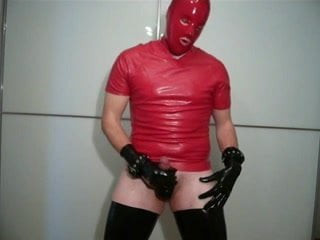 Fetișul din latex se masturbează