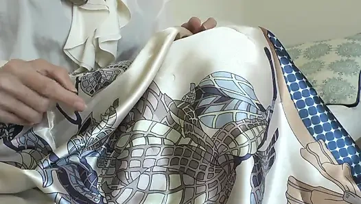 Мой новый атласный шарф заставляет тебя хотеть кончить и слабеть, шарф, инструкция по дрочке, леди Виктория Валенте