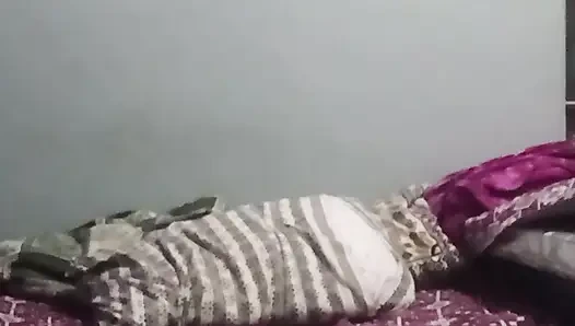 Индийская невестка дези скачет на много земли