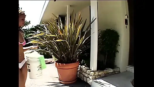 Versaute brünette von großem schwarzem schwanz gefickt