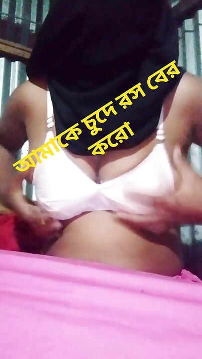 Sexy woman masturbating with her hand – video