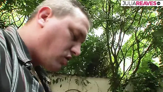 Ngentot dan nyepong kontol di luar ruangan, seks di alam begitu hot