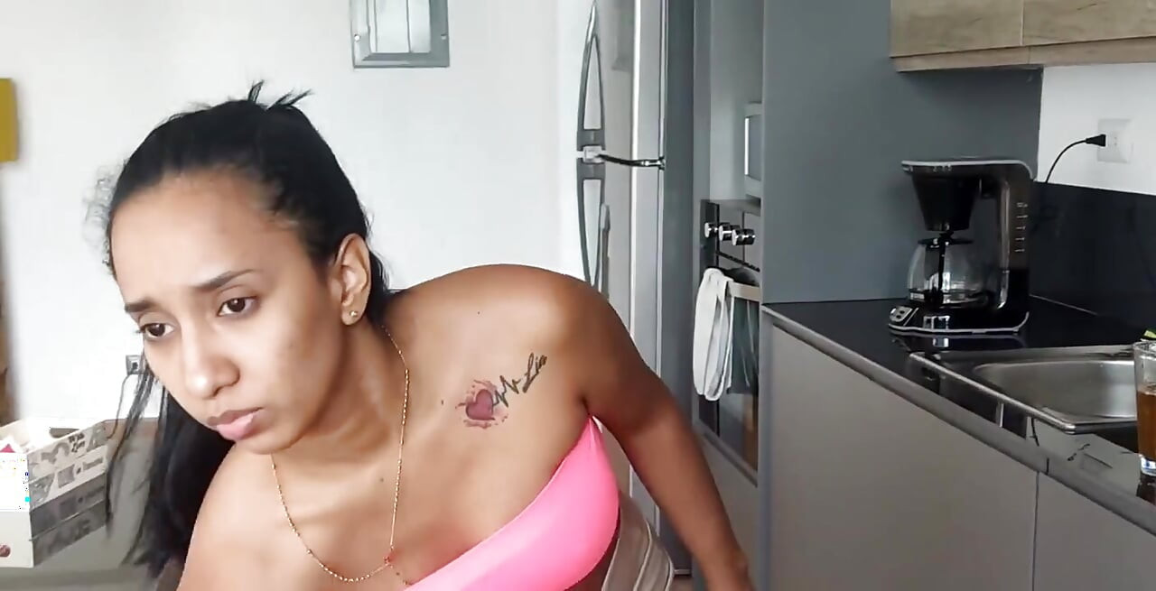 Eu fiquei preso dentro da máquina de lavar e pedi ajuda ao meu enteado e ele se aproveitou da situação