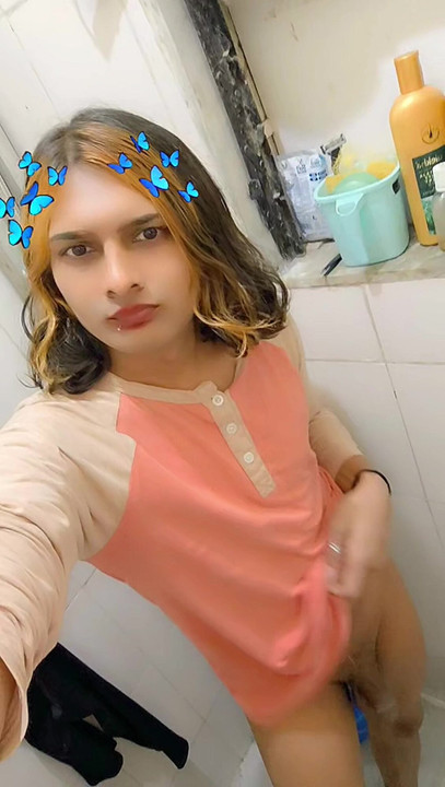Zoya sazadai showing her very beautiful body looking gorgeous also