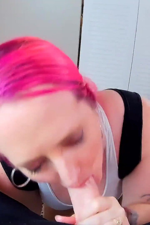 מציצה, טיטפאק ושפיכה בין החזה השמנוני