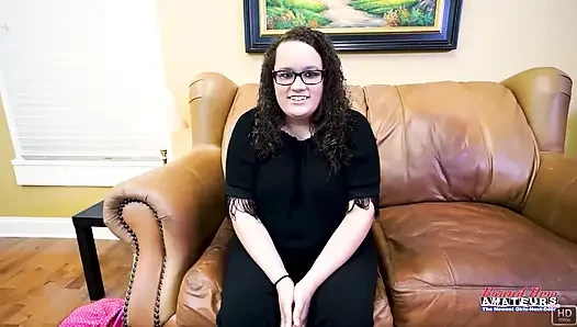 Esmer Harper B'nin seçmelerine gırtlağına kadar ıslak ağız yutma!