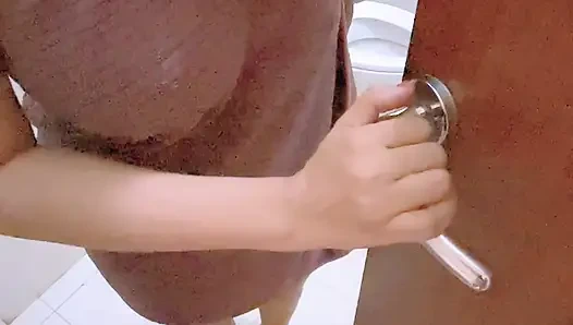 Baldız erkek arkadaşıyla duş alıyor