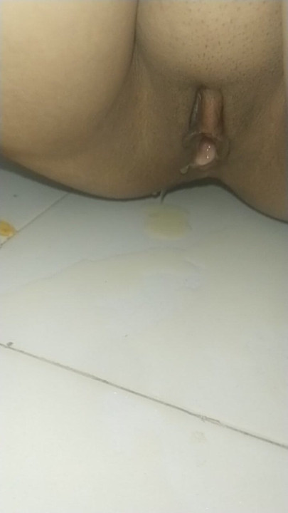 Bugün parmak atarken banyoyu mahvettim, işemem geldi