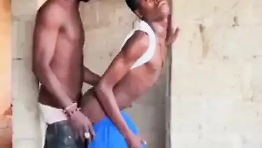 Sokak Adamla Karmaşık Olmayan Binada Seks..