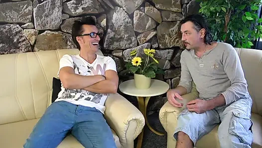 Sexy deutsche blonde ehefrau nimmt 2 schwänker in ihre beiden löcher