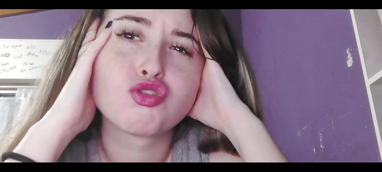 Różowa szminka przed wyjściem z domu