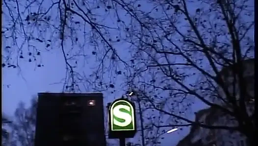 Güzel kızıl saçlı bebek vibratörle amını memnun ediyor