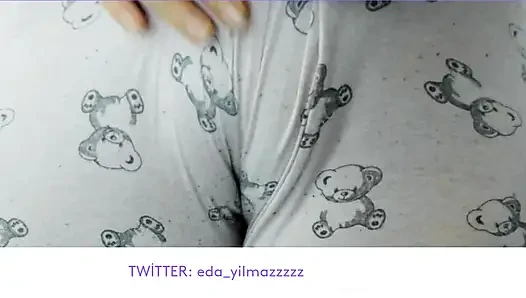 CAMELTOE- SWOLLEN PUSSY- MASTURBATE WITH PAJAMAS
