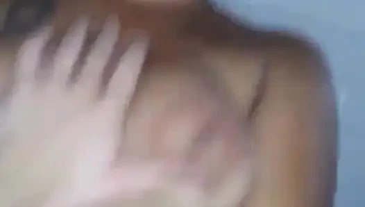 Büyük doğal memeli 18 yaşındaki kız sert sikişmeyi seviyor