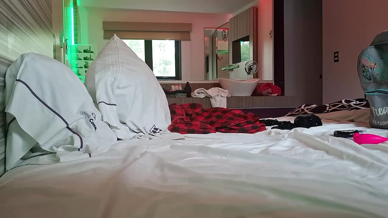 Bigass and fett latina bitch get anal masturbation