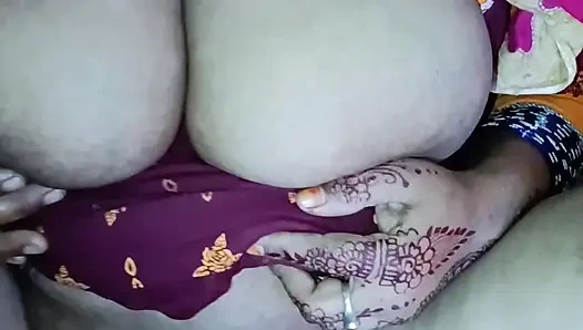 Bhabhi desa kencing di kamar mandi dan disetubuhi oleh suami