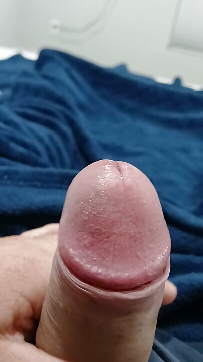 Gros gland avec du precum