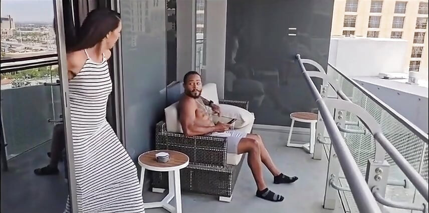 Sexy madura madura Mallory goza de uma varanda bbc