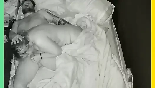 PUCHIS - HARTER ANALSEX ORALSEX, TIEFER HALS-CREAMPIE FÜR IHREN ARSCH UND PENETRIERT IHN.