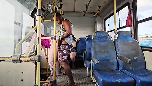 ПАРЕНЬ СЕЛ В ОБЩЕСТВЕННЫЙ ТРАНСПОРТ, Я ВСЁ ИСПОРТИЛ, ЧТОБЫ ВСЕ ВИДЕЛИ, И УШЁЛ