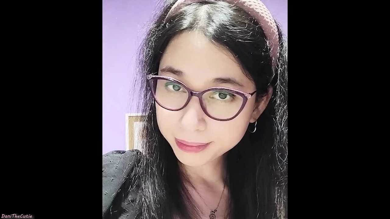 Pinay tgirl DaniTheCutie onunla samimi vakit geçirirken sana cesaret veriyor