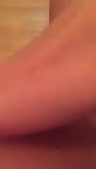 Milf si masturba per me