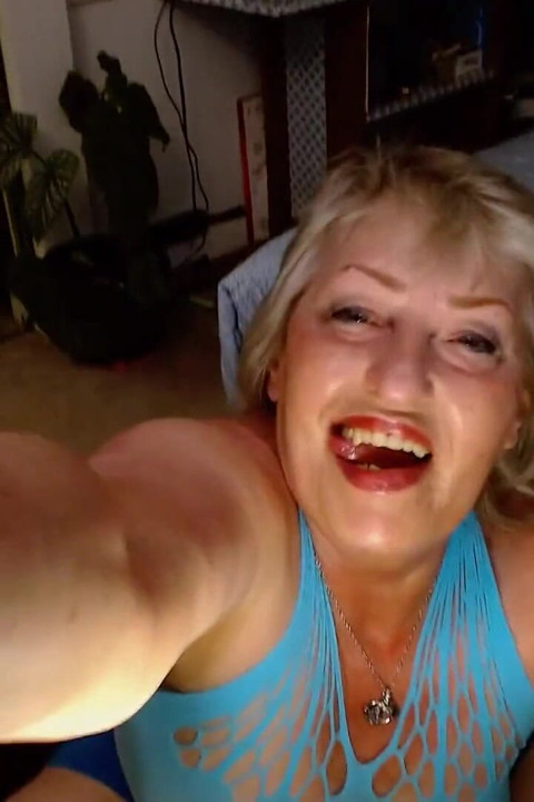1427 Sexy American GILF Dawnskye Shows off Her Romper