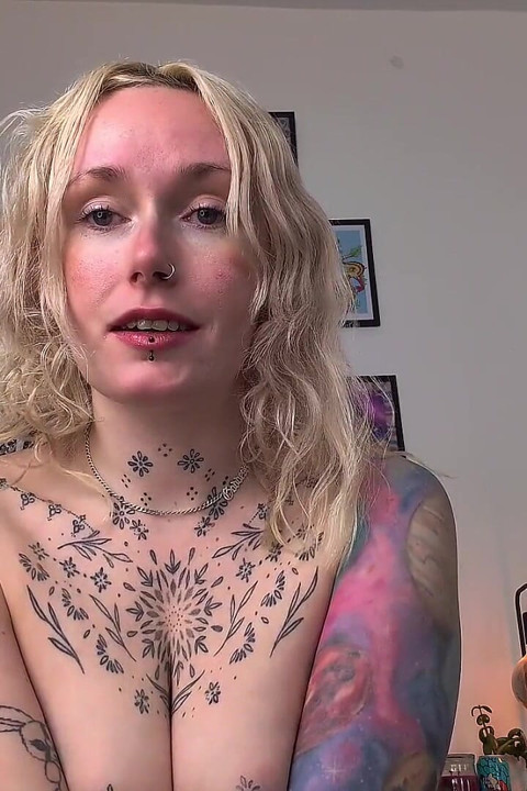 腳奴與屁股玩具：墮落的女主幻想