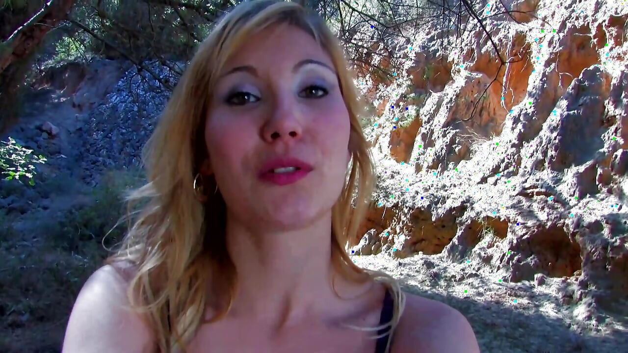 Si blonde comel dikongkek di alam semula jadi