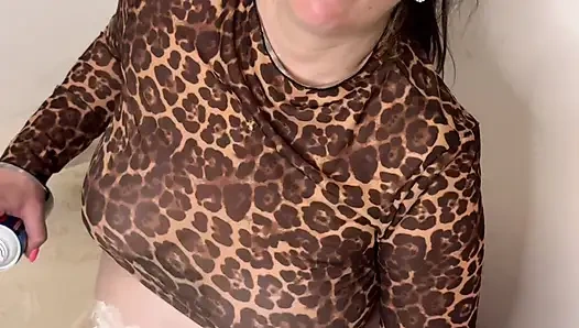 Versaute Schwangere im 9 Monat besorgt es sich selber mit Sahne