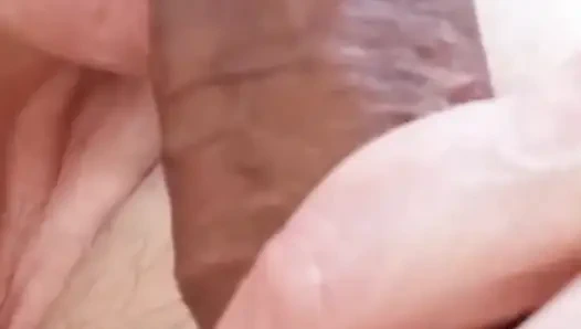 Delicioius mengisap dengan bibir merah