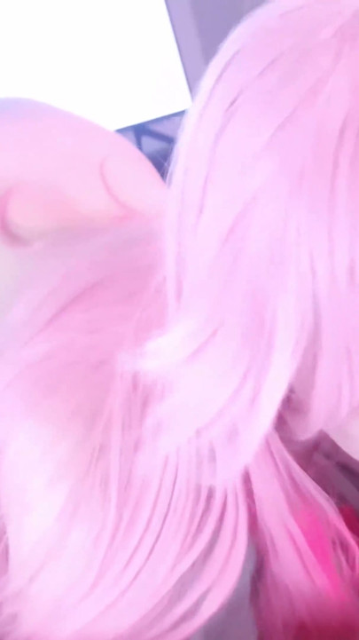 Děvka Cosplay nevlastní sestra, je pokryta olejem