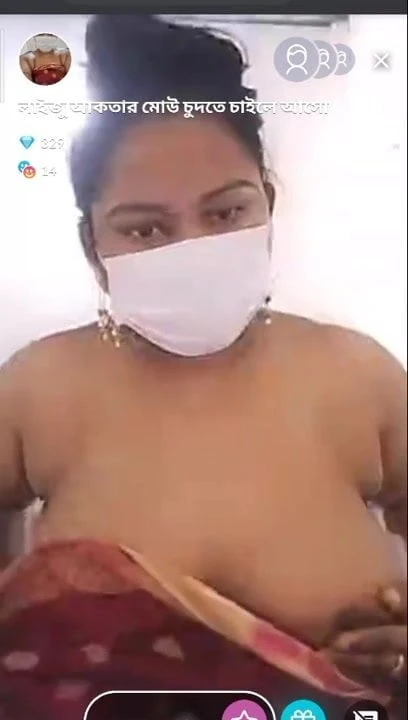 Hot live boobs show on Tango