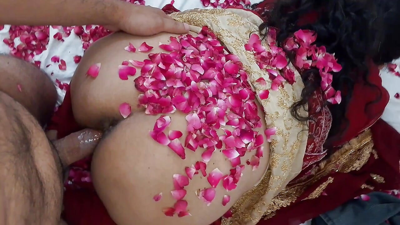 سوهاجرات - أول ليلة زفاف للجنس - زوجين هنديين ساخنين جديدين