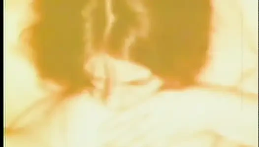 Lezbiyenler üçlü amcık yalıyor nostaljik amcık sikişi