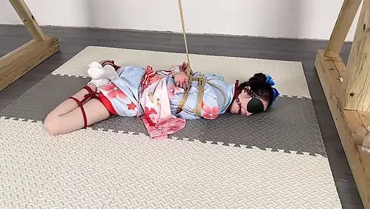 The Climax Version of Wearing a Kimono on a Sunny Day